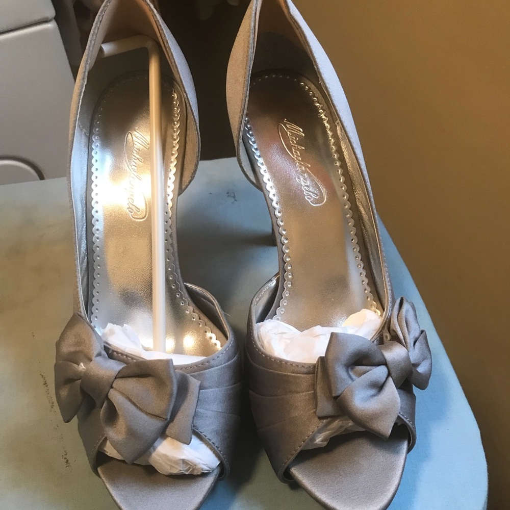 Satin Peep-Toe Bow Heels - Silver